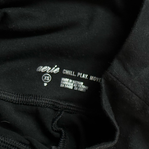 Aerie Black Leggings with Streamlined Fit - Picture 3 of 3